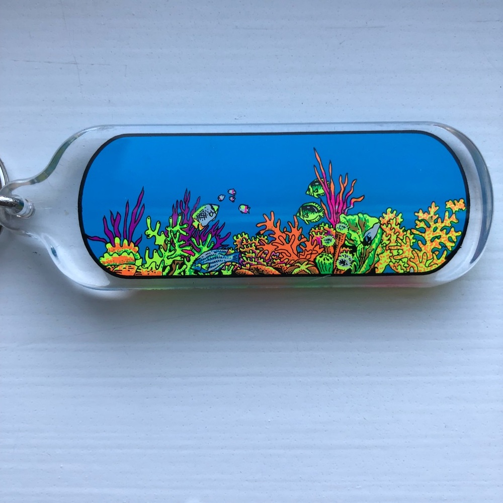 Vintage 80’s-style neon Bermuda keychain - Picture 6 of 6